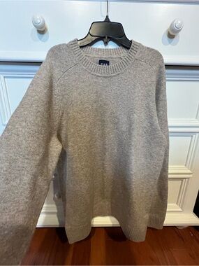 GAP Crewneck Sweater in Light Tan